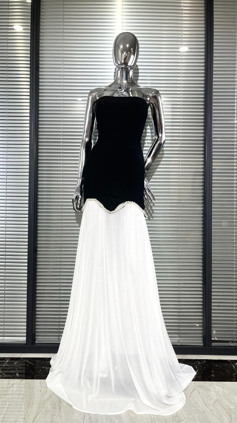 MONROE NOIR PEARL GOWN